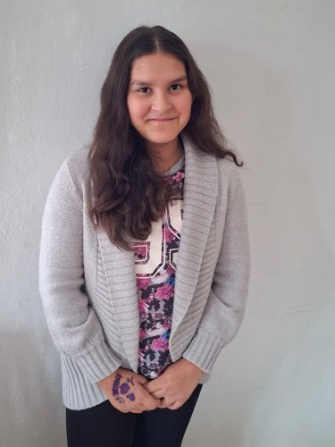 Karolína B. - Vánoční přání: přispět na dárek po 200,-Kč